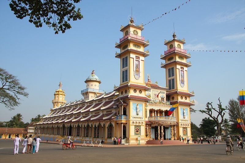 the tunnels and temples- best tour in Viet Nam